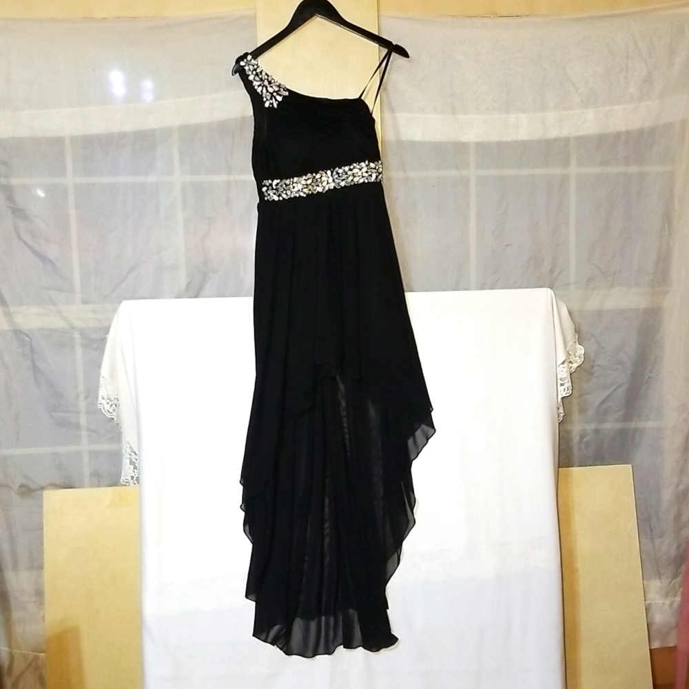 City Triangle Gown, Formal Dress Gorgeous Bedazzle Jewels